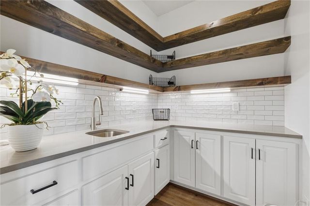 202 NW Ambersham Drive, Lee's Summit, MO 64081