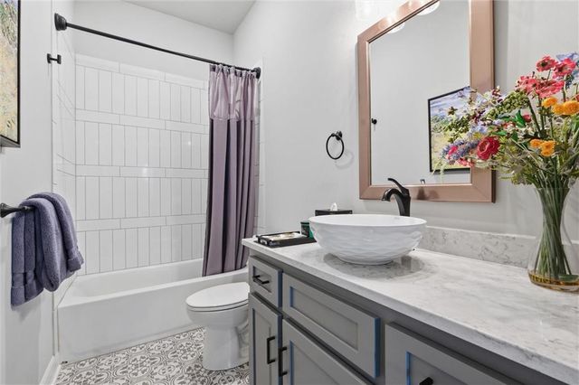 202 NW Ambersham Drive, Lee's Summit, MO 64081