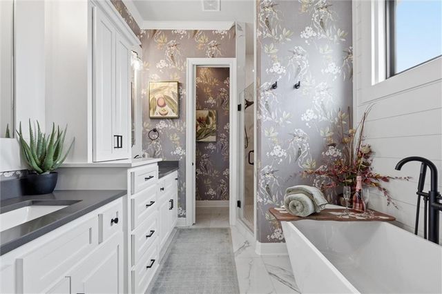 202 NW Ambersham Drive, Lee's Summit, MO 64081