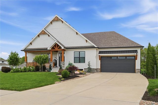 202 NW Ambersham Drive, Lee's Summit, MO 64081