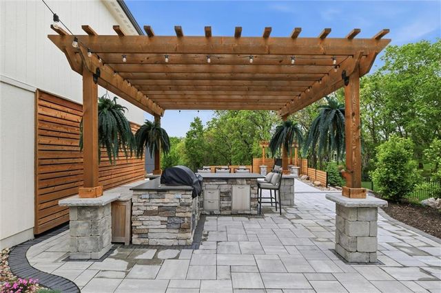 202 NW Ambersham Drive, Lee's Summit, MO 64081