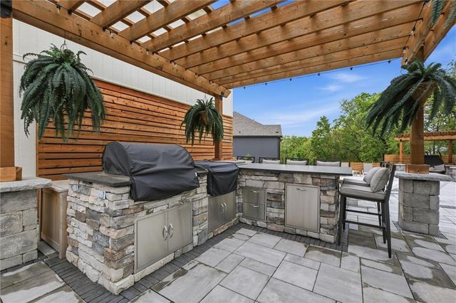 202 NW Ambersham Drive, Lee's Summit, MO 64081