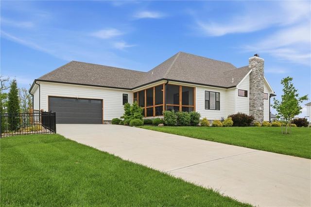 202 NW Ambersham Drive, Lee's Summit, MO 64081
