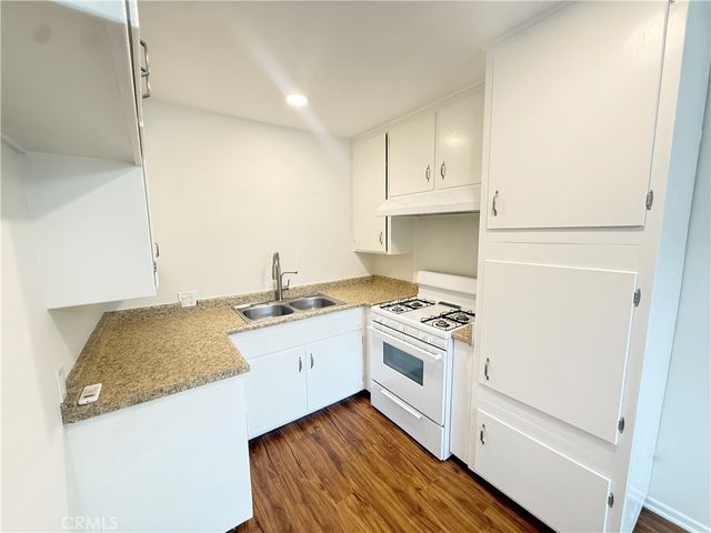 919 E Acacia Avenue R, Glendale, CA 91205