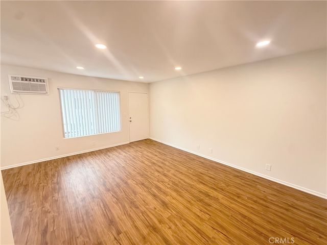 919 E Acacia Avenue R, Glendale, CA 91205