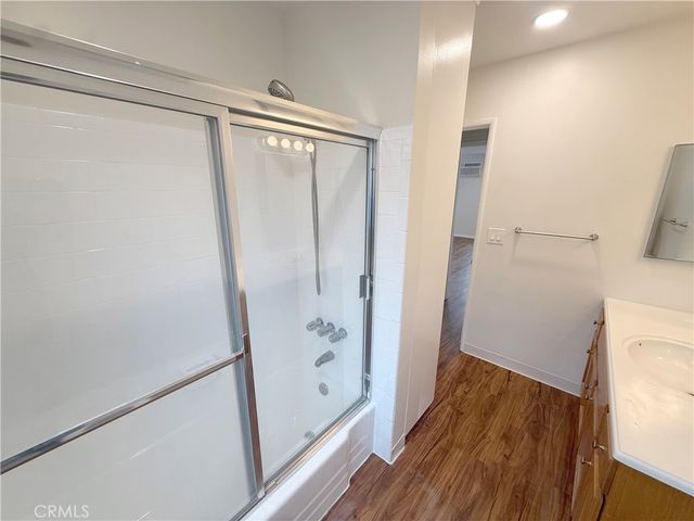 919 E Acacia Avenue R, Glendale, CA 91205