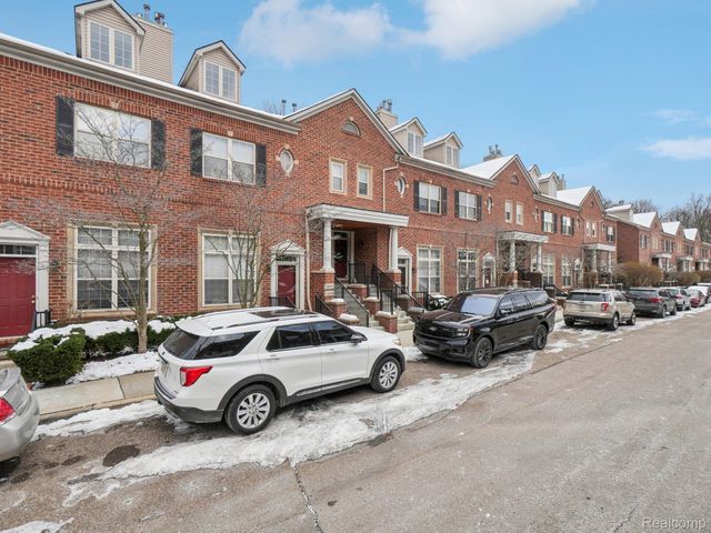 16984 Farmington Road, Livonia, MI 48154