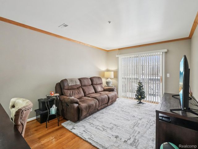 16984 Farmington Road, Livonia, MI 48154