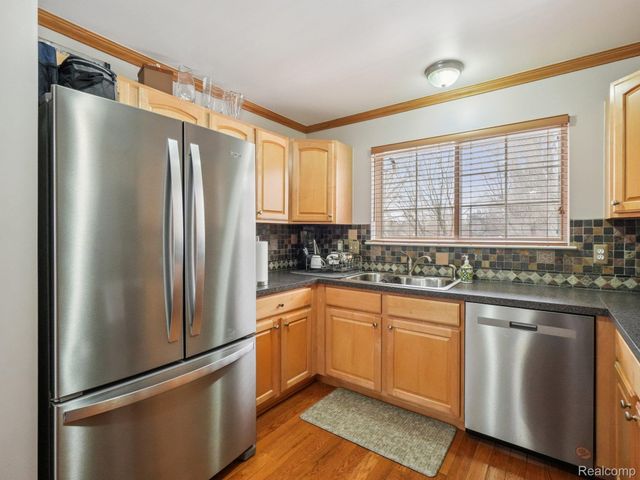 16984 Farmington Road, Livonia, MI 48154