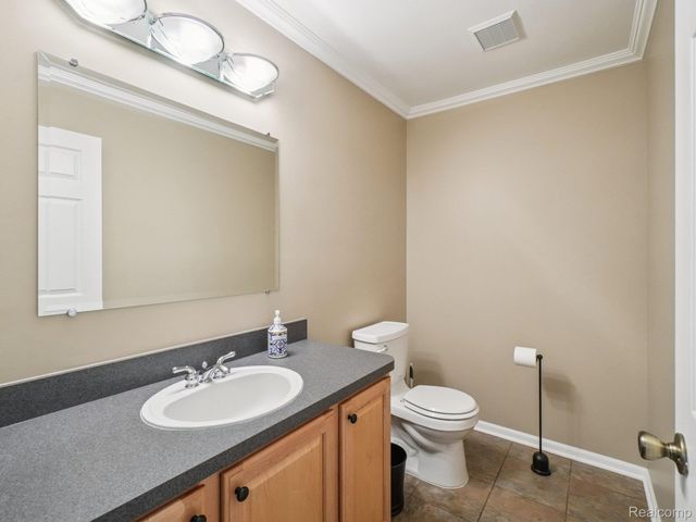 16984 Farmington Road, Livonia, MI 48154