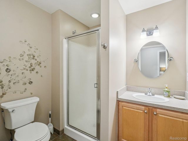 16984 Farmington Road, Livonia, MI 48154