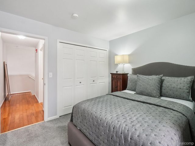 16984 Farmington Road, Livonia, MI 48154