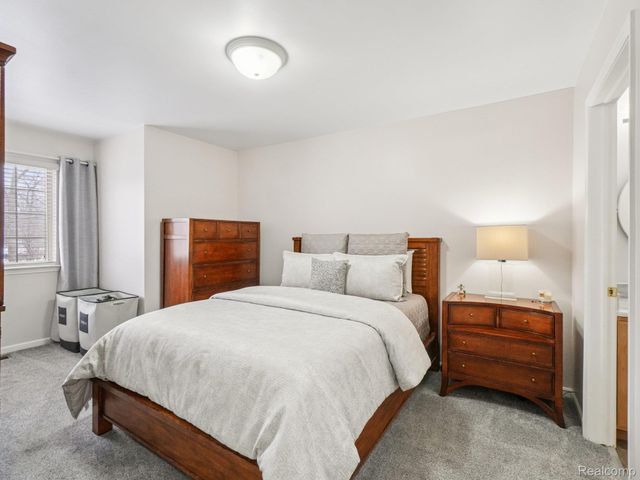 16984 Farmington Road, Livonia, MI 48154