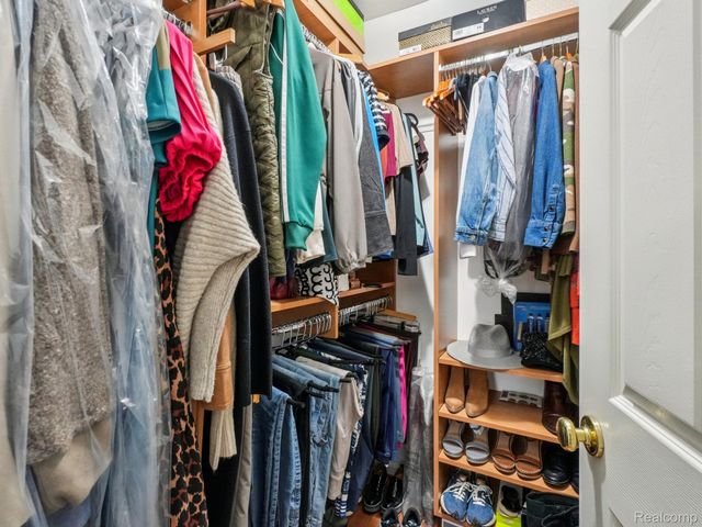 16984 Farmington Road, Livonia, MI 48154