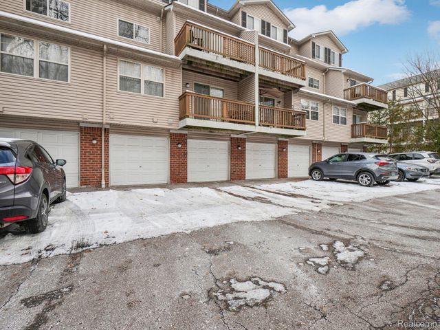 16984 Farmington Road, Livonia, MI 48154