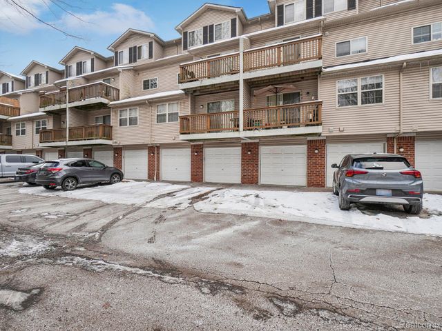 16984 Farmington Road, Livonia, MI 48154