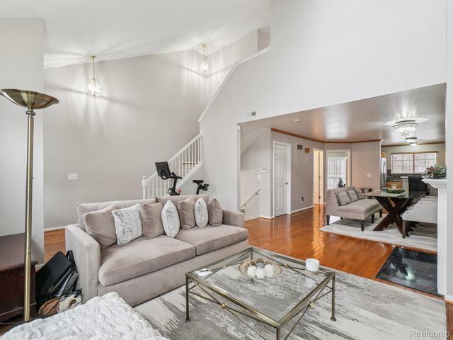 16984 Farmington Road, Livonia, MI 48154