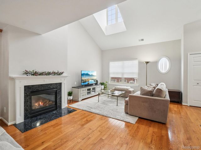 16984 Farmington Road, Livonia, MI 48154