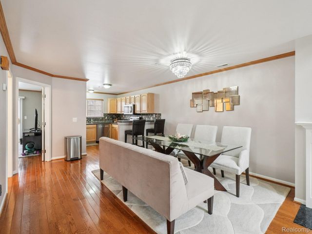 16984 Farmington Road, Livonia, MI 48154