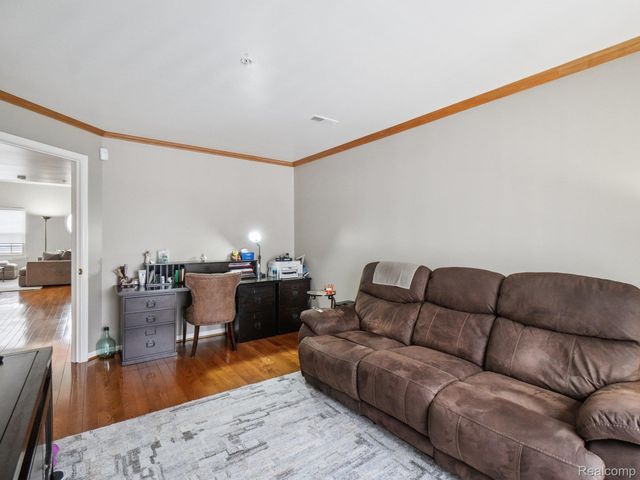 16984 Farmington Road, Livonia, MI 48154