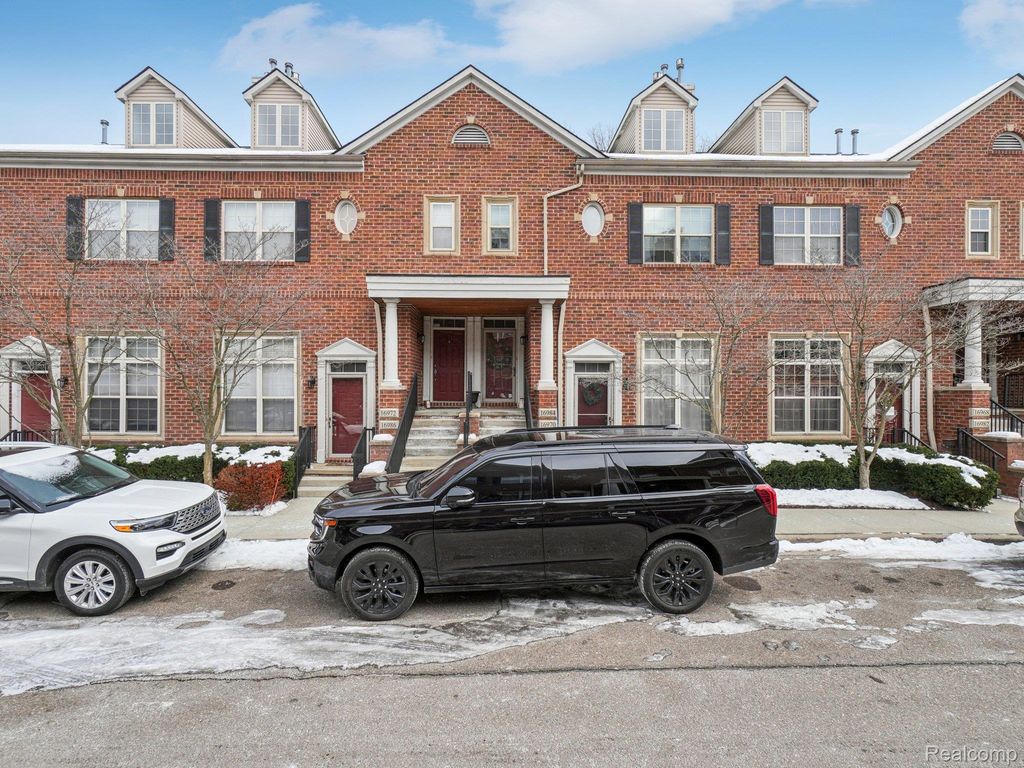 16984 Farmington Road, Livonia, MI 48154