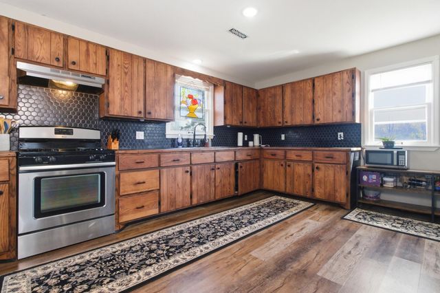 10068 County Road 8490, West Plains, MO 65775