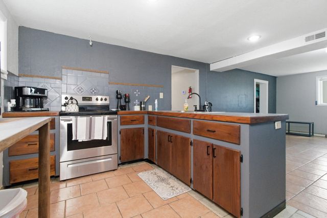 10068 County Road 8490, West Plains, MO 65775