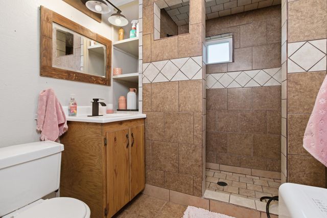 10068 County Road 8490, West Plains, MO 65775