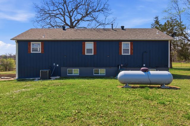 10068 County Road 8490, West Plains, MO 65775