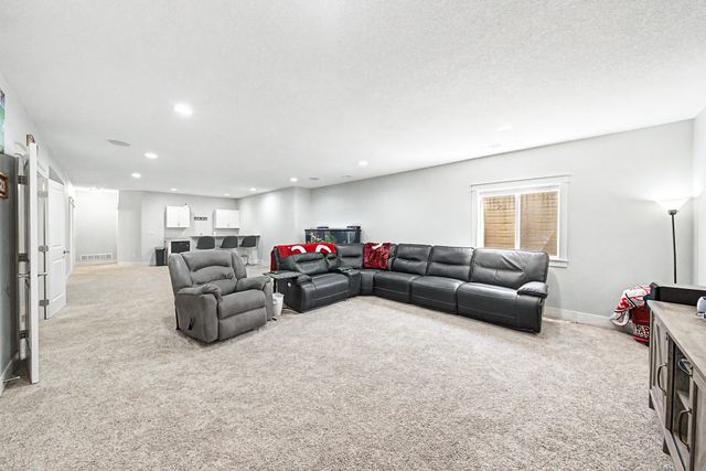 517 Shiloh Rose Parkway NW, Bondurant, IA 50035