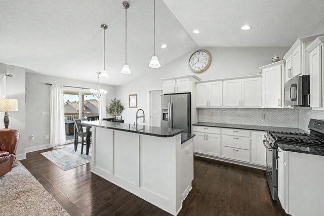 517 Shiloh Rose Parkway NW, Bondurant, IA 50035