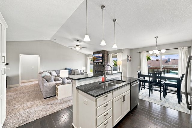 517 Shiloh Rose Parkway NW, Bondurant, IA 50035