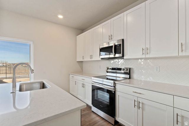 37 E BROADWAY DR, Saratoga Springs, UT 84045