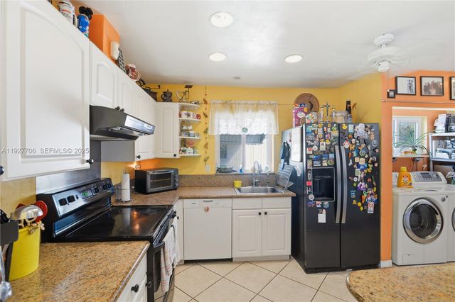 1441 NE 42nd St, Oakland Park, FL 33334