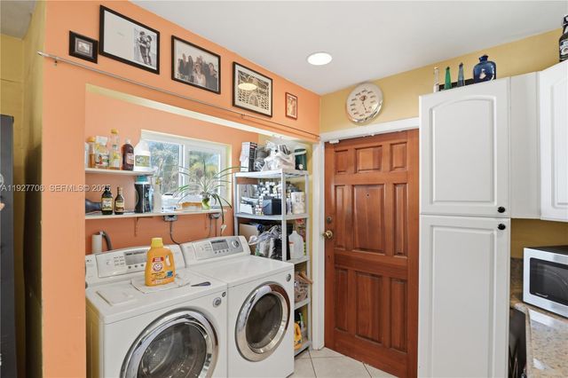 1441 NE 42nd St, Oakland Park, FL 33334