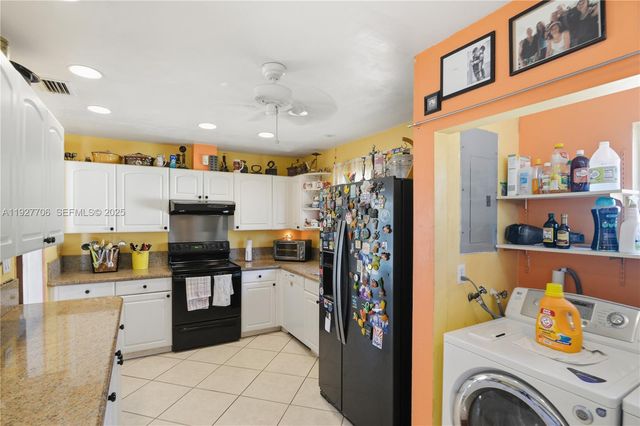 1441 NE 42nd St, Oakland Park, FL 33334