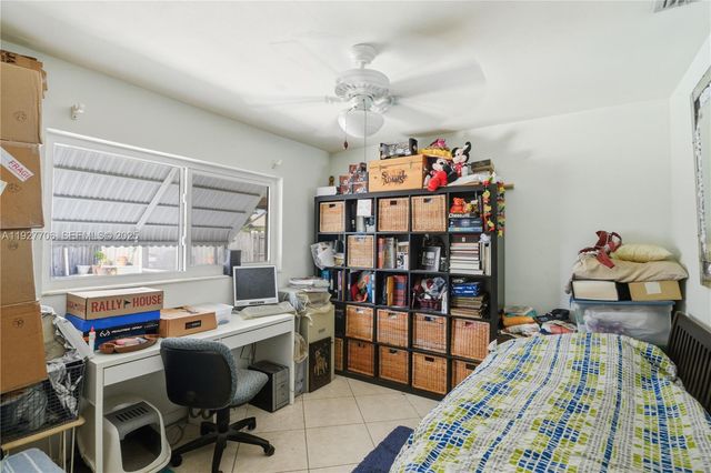 1441 NE 42nd St, Oakland Park, FL 33334