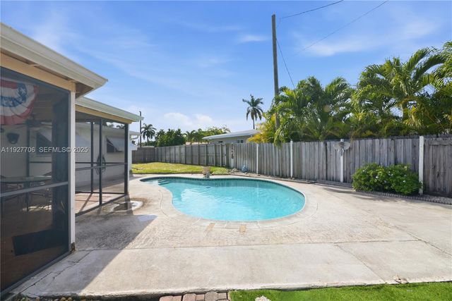 1441 NE 42nd St, Oakland Park, FL 33334