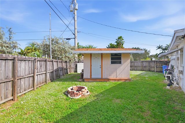 1441 NE 42nd St, Oakland Park, FL 33334