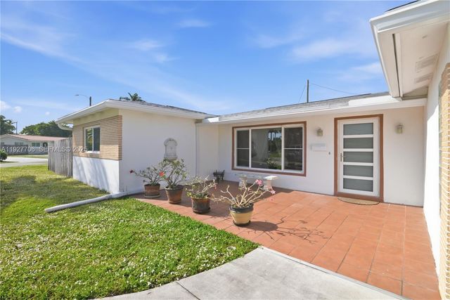 1441 NE 42nd St, Oakland Park, FL 33334