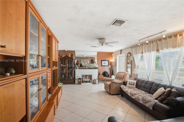 1441 NE 42nd St, Oakland Park, FL 33334