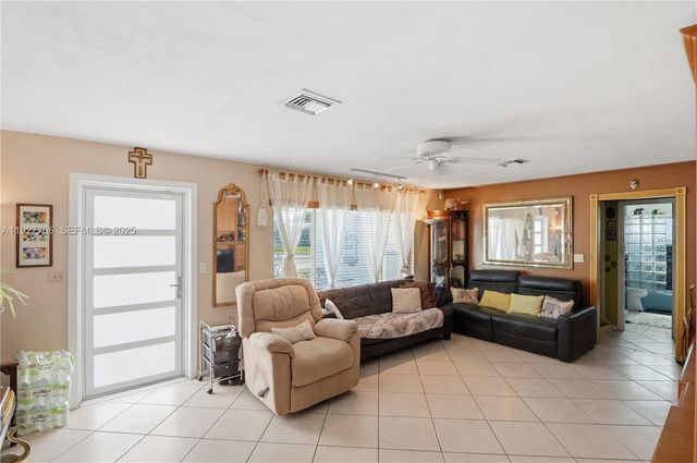 1441 NE 42nd St, Oakland Park, FL 33334