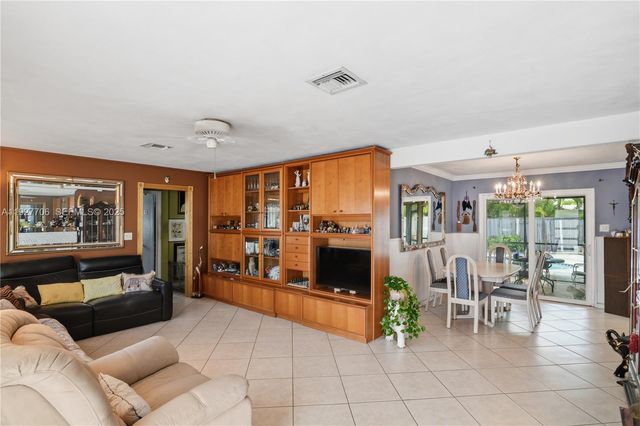 1441 NE 42nd St, Oakland Park, FL 33334