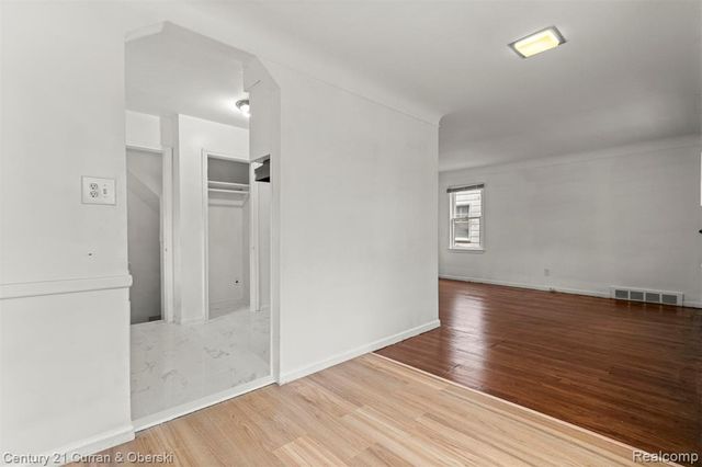 19735 Annott Street, Detroit, MI 48205