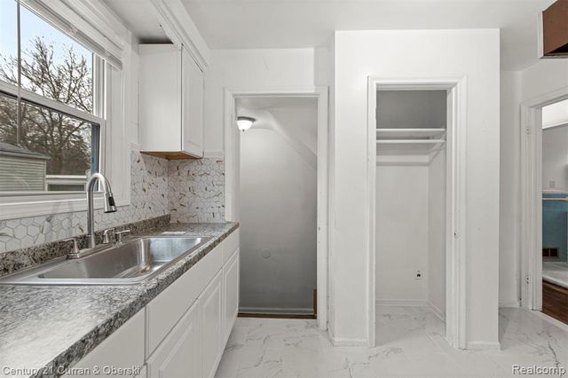 19735 Annott Street, Detroit, MI 48205