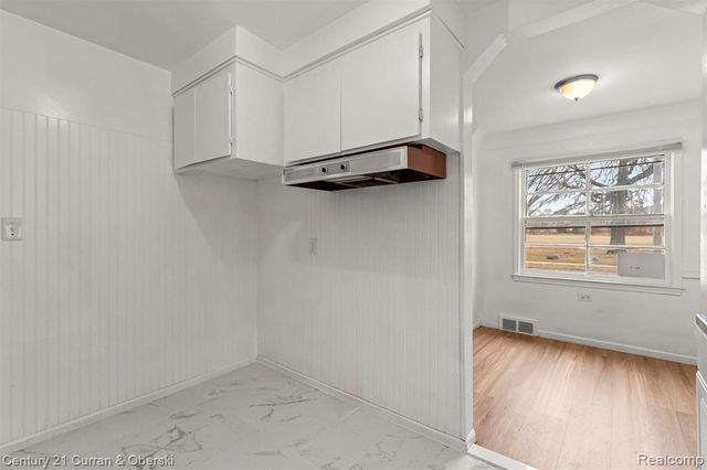 19735 Annott Street, Detroit, MI 48205