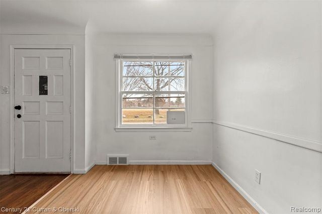 19735 Annott Street, Detroit, MI 48205