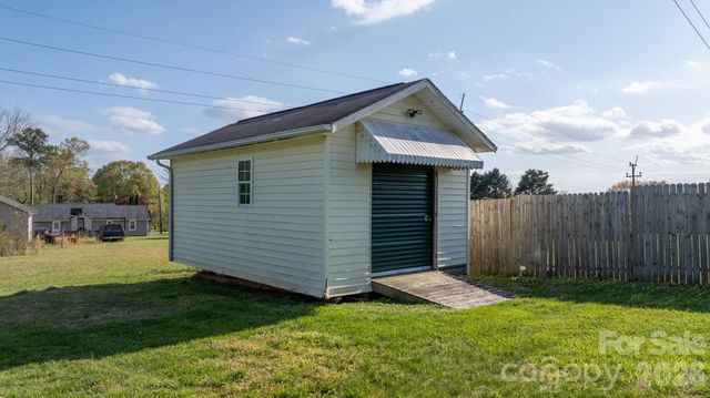 1315 Pear Drive, Conover, NC 28613