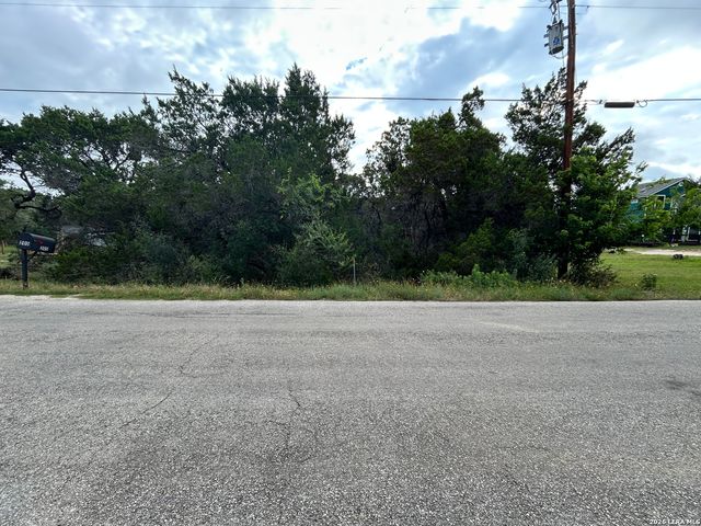 152 N SCENIC LOOP, Canyon Lake, TX 78133