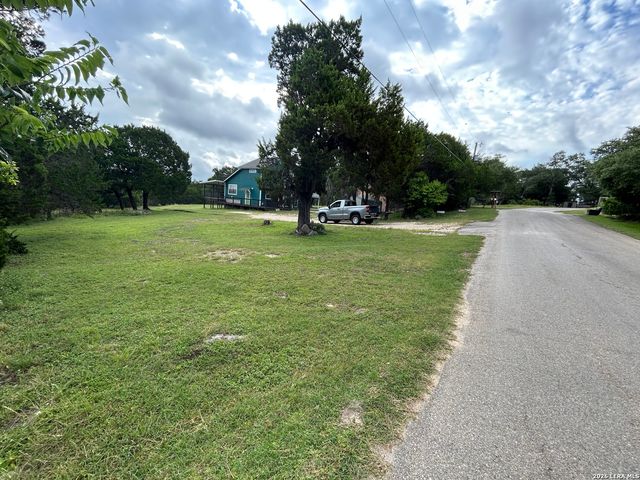 152 N SCENIC LOOP, Canyon Lake, TX 78133